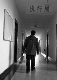 步履沉重,探寻沉重步伐背后的故事